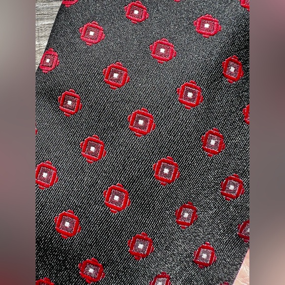 Dior Black and Red Silk Tie with Classic Pattern - Picture 7 of 10